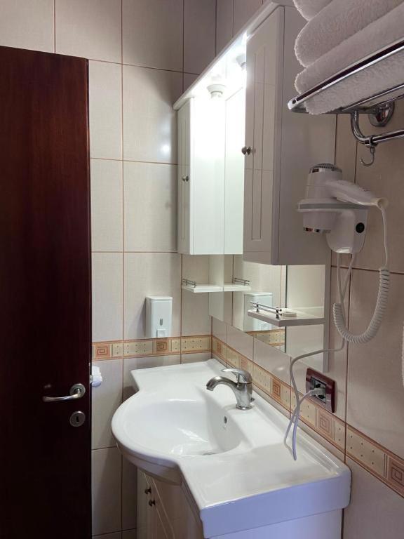 Hotel George Korce Ngoại thất bức ảnh