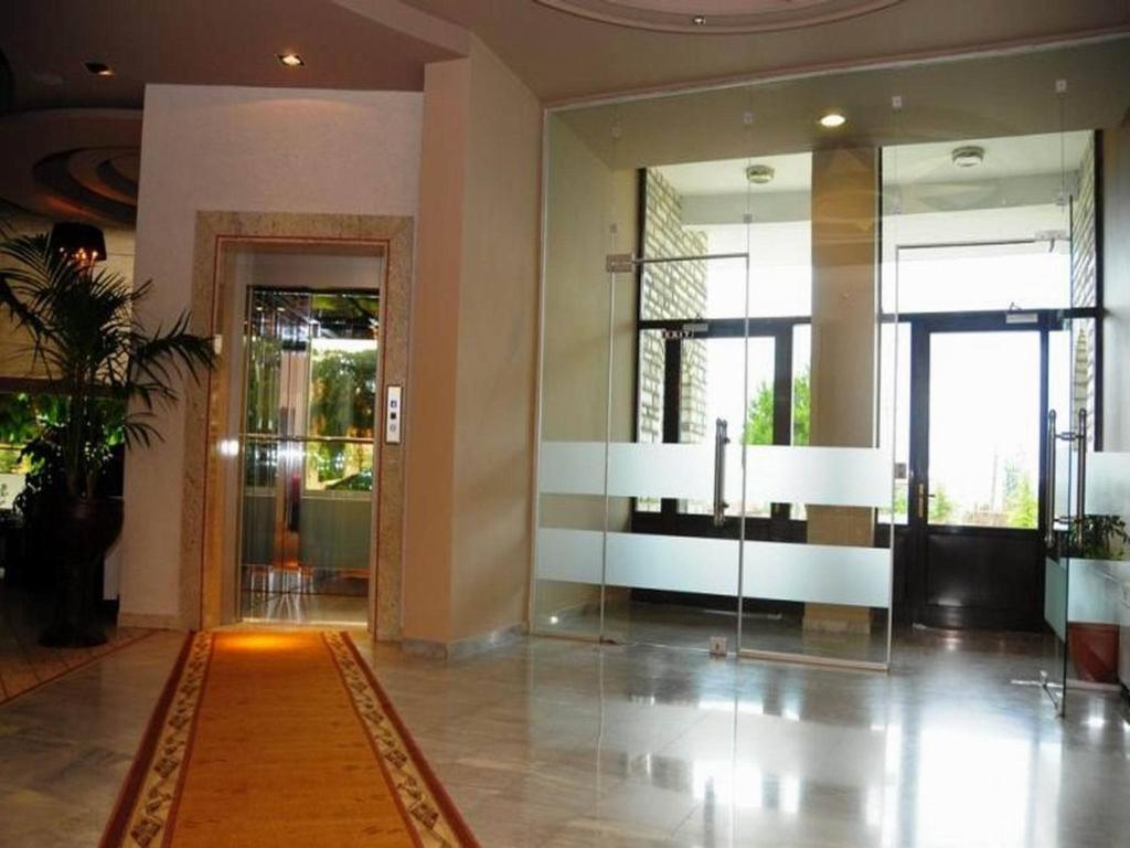 Hotel George Korce Ngoại thất bức ảnh