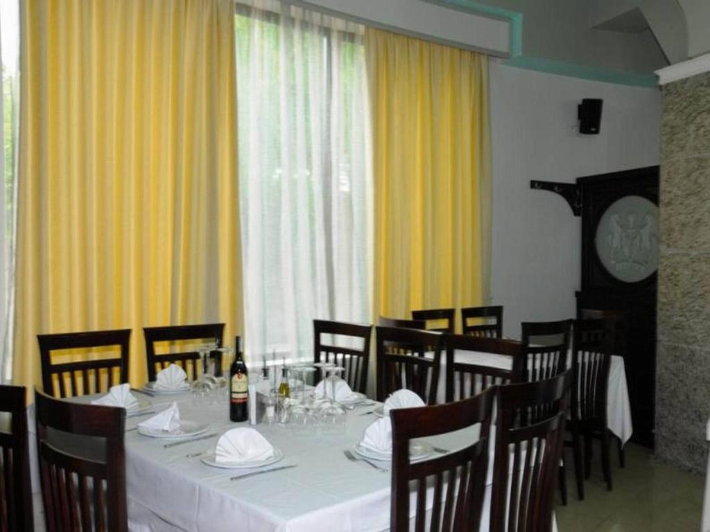 Hotel George Korce Ngoại thất bức ảnh