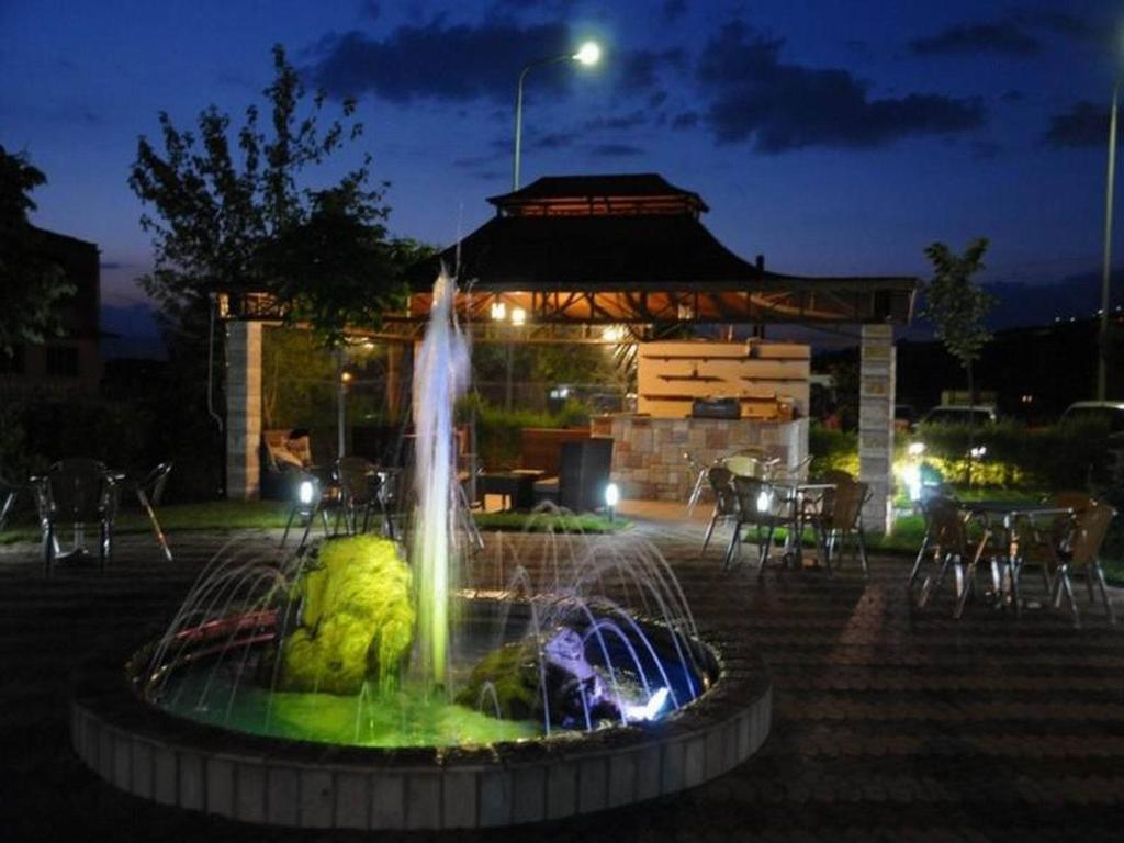 Hotel George Korce Ngoại thất bức ảnh